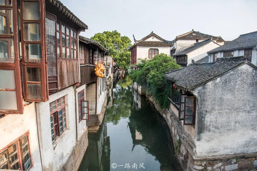 解开王家卫留下的7个“未解之谜”后，这剧评分会破9